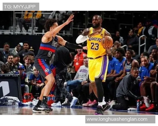 湖人对阵活塞的精彩对决分析及赛后精彩瞬间回顾 湖人对阵活塞的精彩对决分析及赛后精彩瞬间回顾