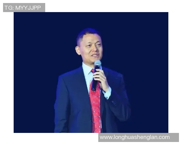 琼斯的传奇人生与事业探索：从平凡到卓越的奋斗历程与启示