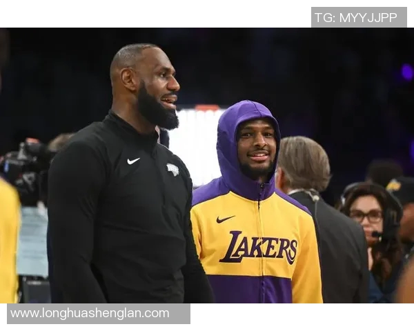 詹姆斯加盟湖人对比骑士生涯的影响与成就分析