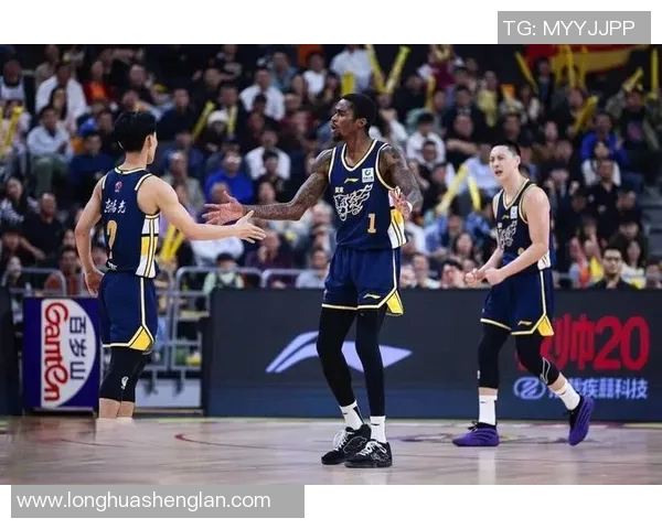 2015年2016年上海与广东篮球对决精彩视频回顾与分析